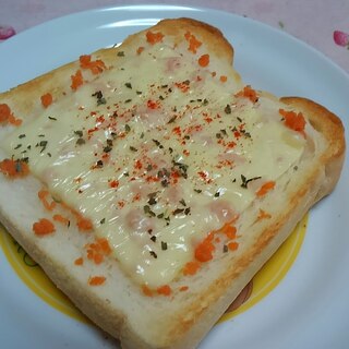 鮭フレークとトロケルチーズのトースト☆
